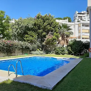 Lola Y Manuela En Primera Linea Playa Carihuela Con Excelente Terraza-jardin De 80 M2 Frente Al Mar Con Aparcamiento Privado Ideal Descansar Oyendo Olas Del Mar , Torremolinos Spanje